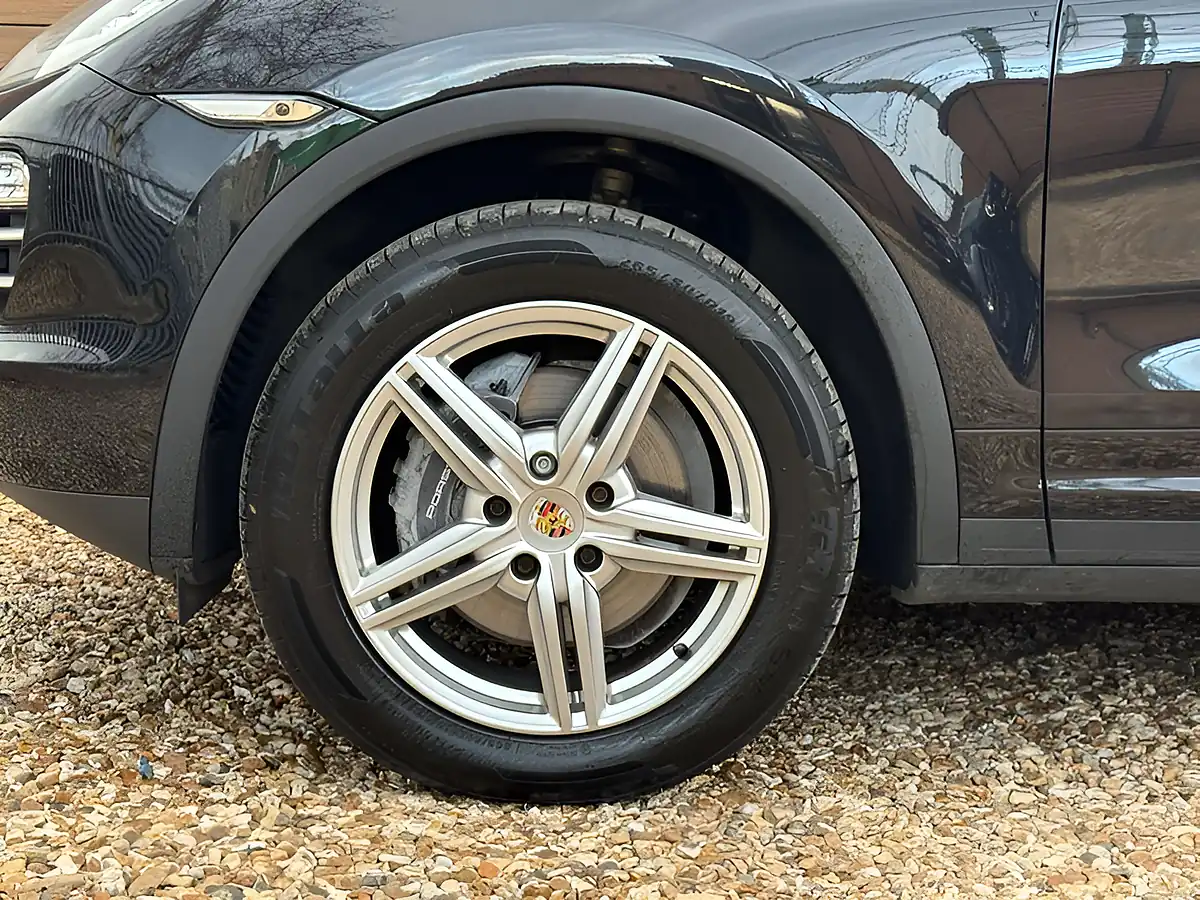 Used 2014 Porsche Cayenne Platinum Edition Black - Interior and Exterior details 13