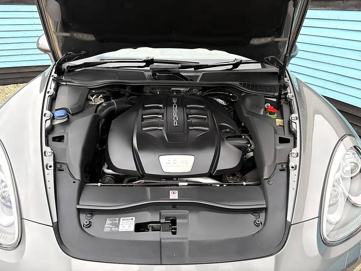 Used 2014 Porsche Cayenne Platinum Edition Meteor Grey - Interior and Exterior details 16