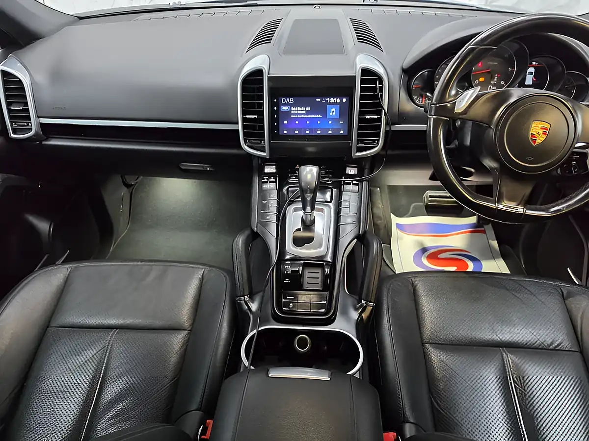 Used 2014 Porsche Cayenne Tiptronic 4WD Black - Interior and Exterior details 11