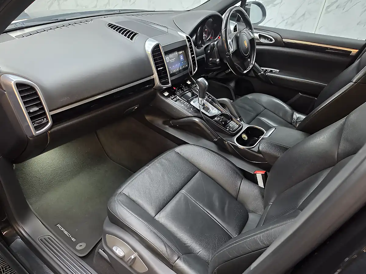 Used 2014 Porsche Cayenne Tiptronic 4WD Black - Interior and Exterior details 13