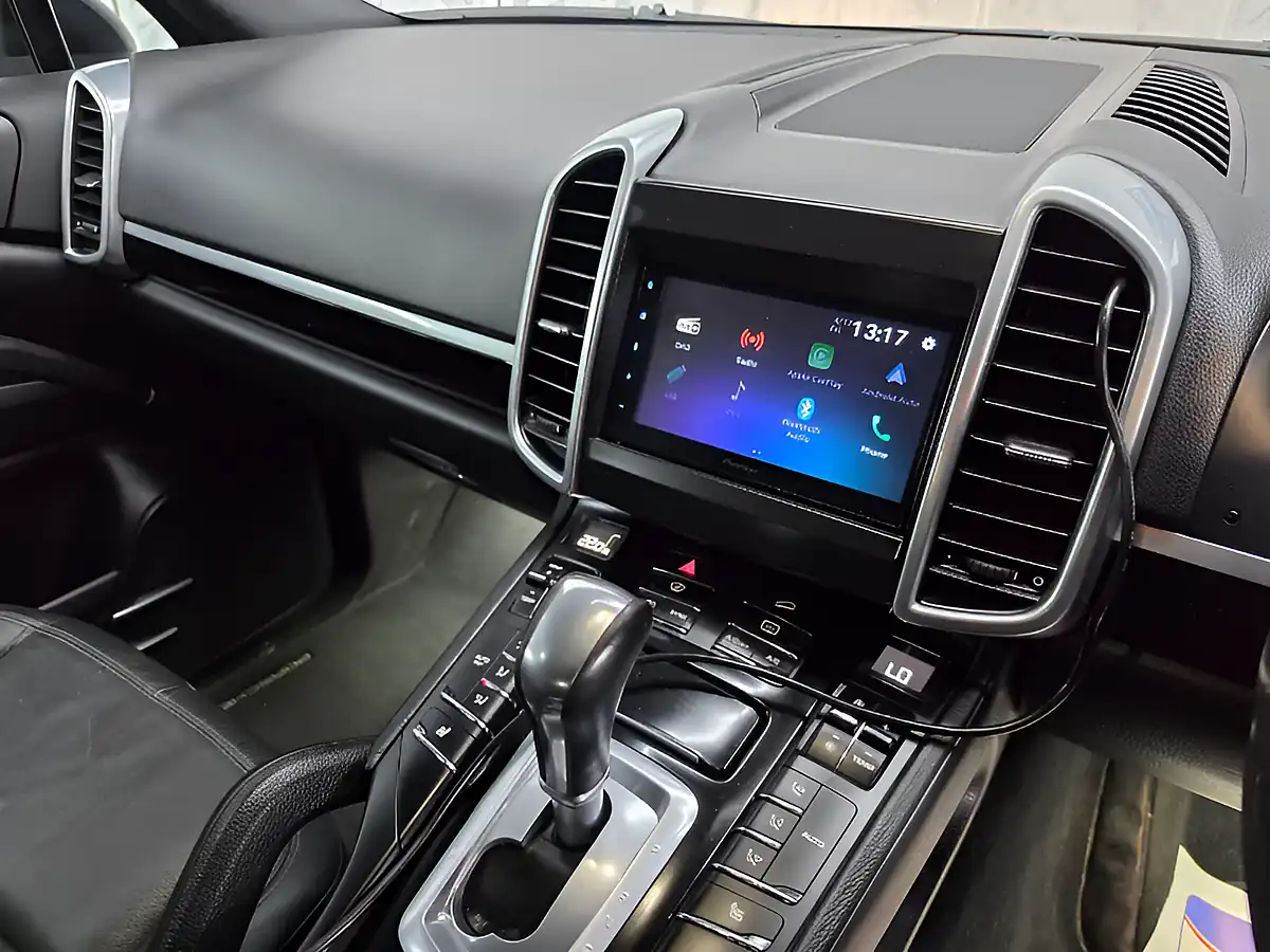 Used 2014 Porsche Cayenne Tiptronic 4WD Black - Interior and Exterior details 17