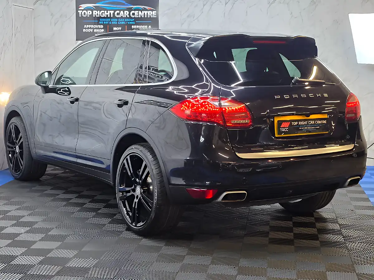 Used 2014 Porsche Cayenne Tiptronic 4WD Black - Interior and Exterior details 6