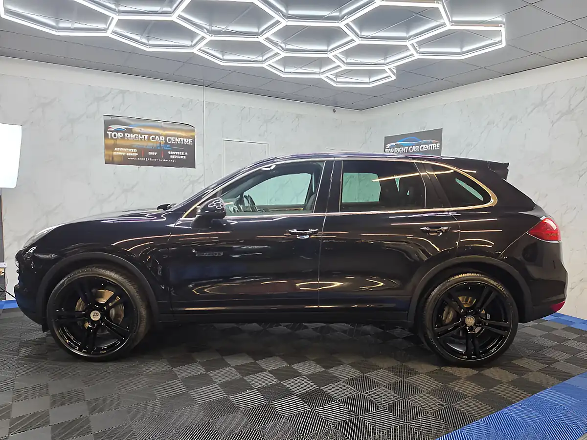 Used 2014 Porsche Cayenne Tiptronic 4WD Black - Interior and Exterior details 7