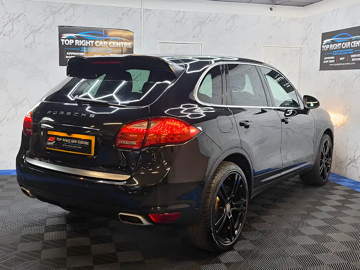 Used 2014 Porsche Cayenne Tiptronic 4WD Black - Interior and Exterior details 8