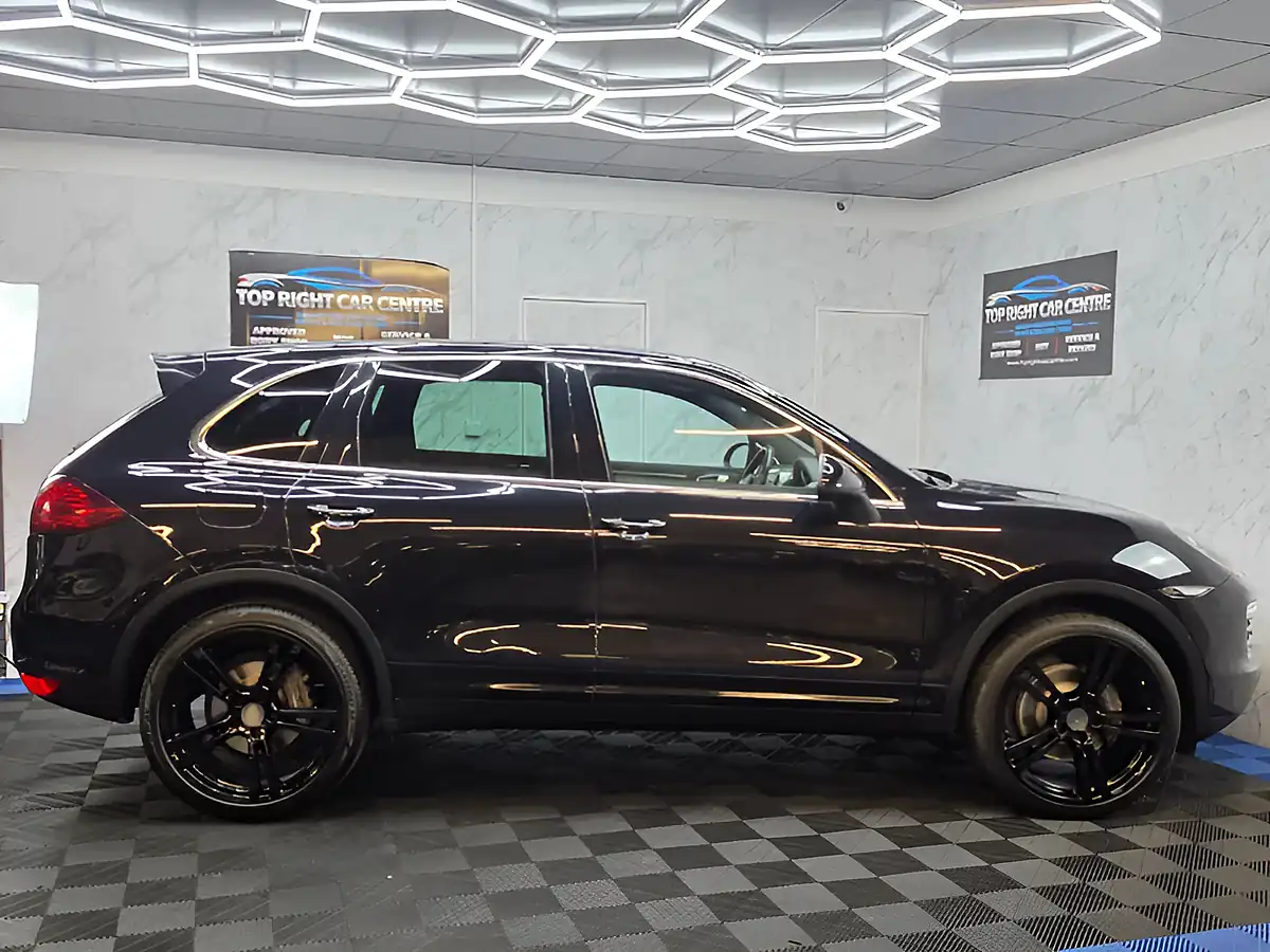 Used 2014 Porsche Cayenne Tiptronic 4WD Black - Interior and Exterior details 9
