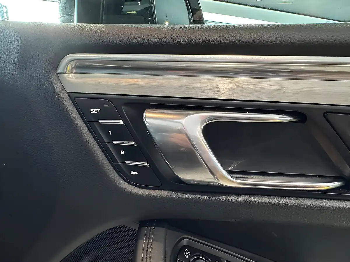 Used 2014 Porsche Macan S Black - Interior and Exterior details 13