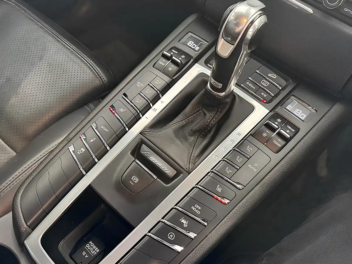 Used 2014 Porsche Macan S Black - Interior and Exterior details 17