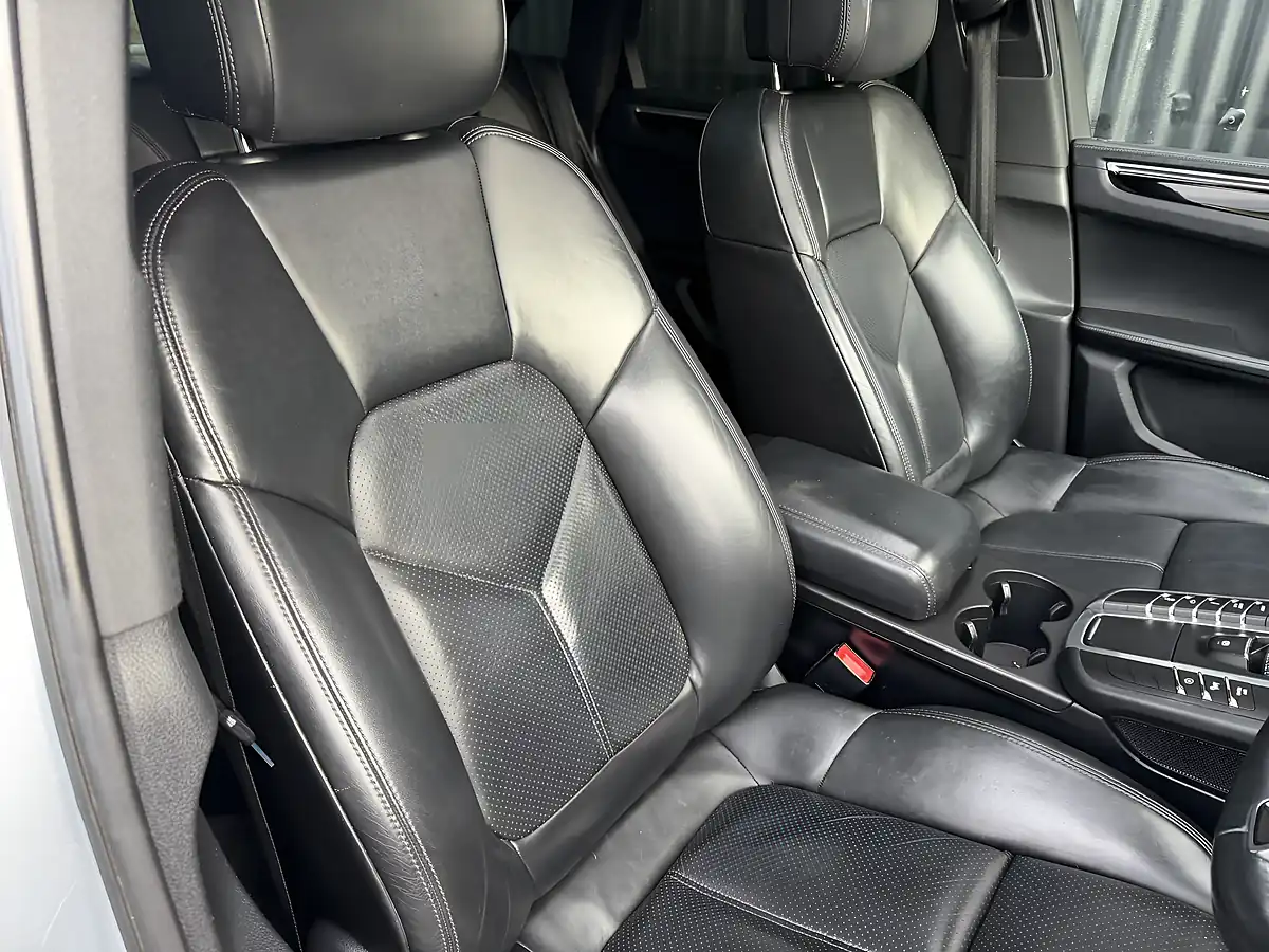 Used 2014 Porsche Macan S Silver - Interior and Exterior details 12