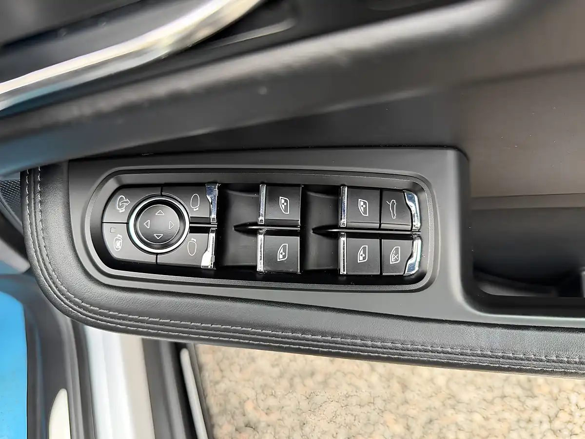 Used 2014 Porsche Macan S Silver - Interior and Exterior details 18
