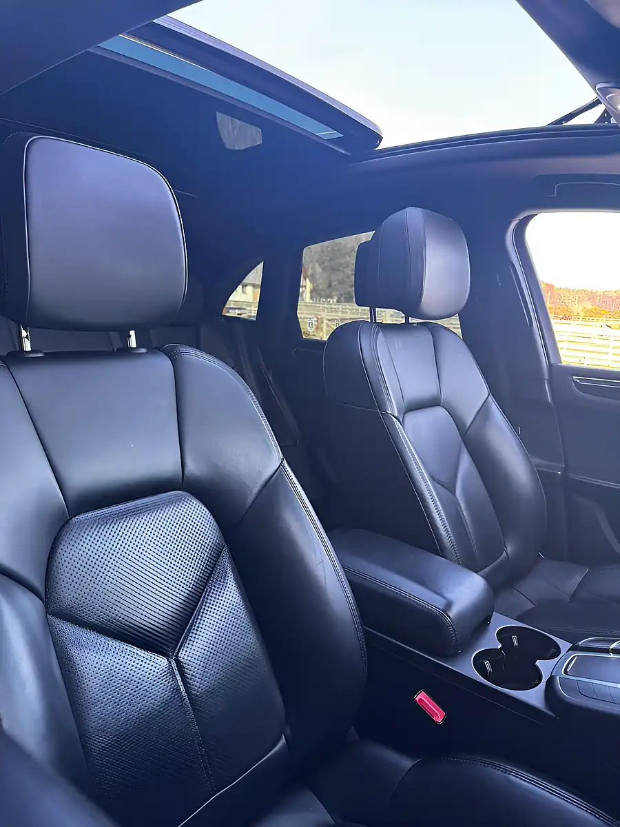 Used 2014 Porsche Macan S Silver - Interior and Exterior details 10