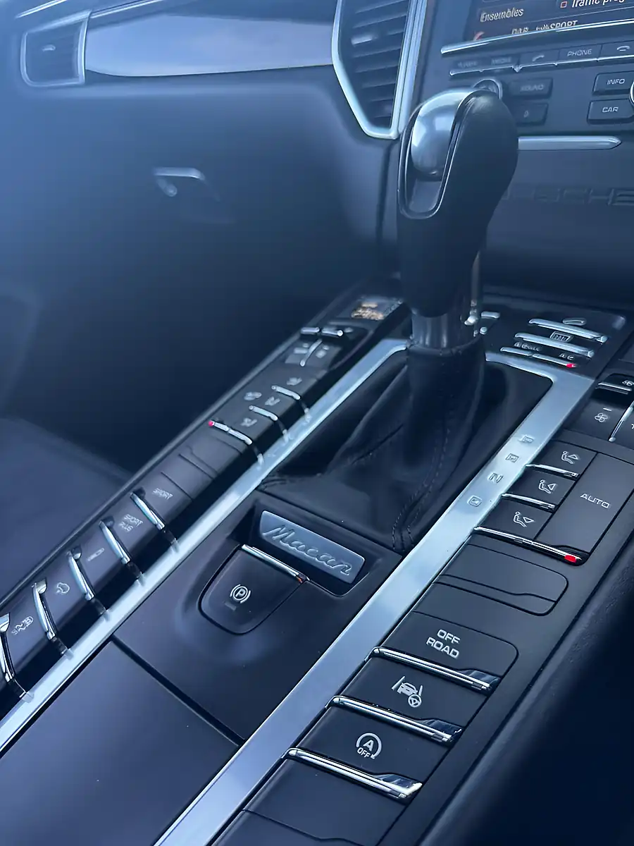 Used 2014 Porsche Macan S Silver - Interior and Exterior details 9