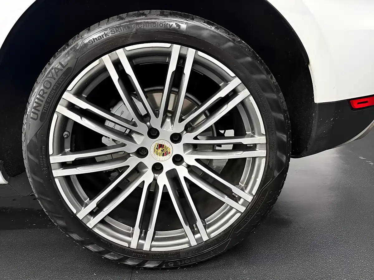 Used 2014 Porsche Macan S White - Interior and Exterior details 19