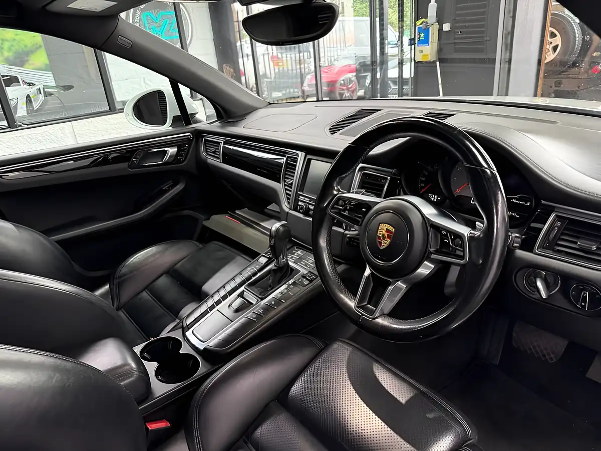 Used 2014 Porsche Macan S White - Interior and Exterior details 3