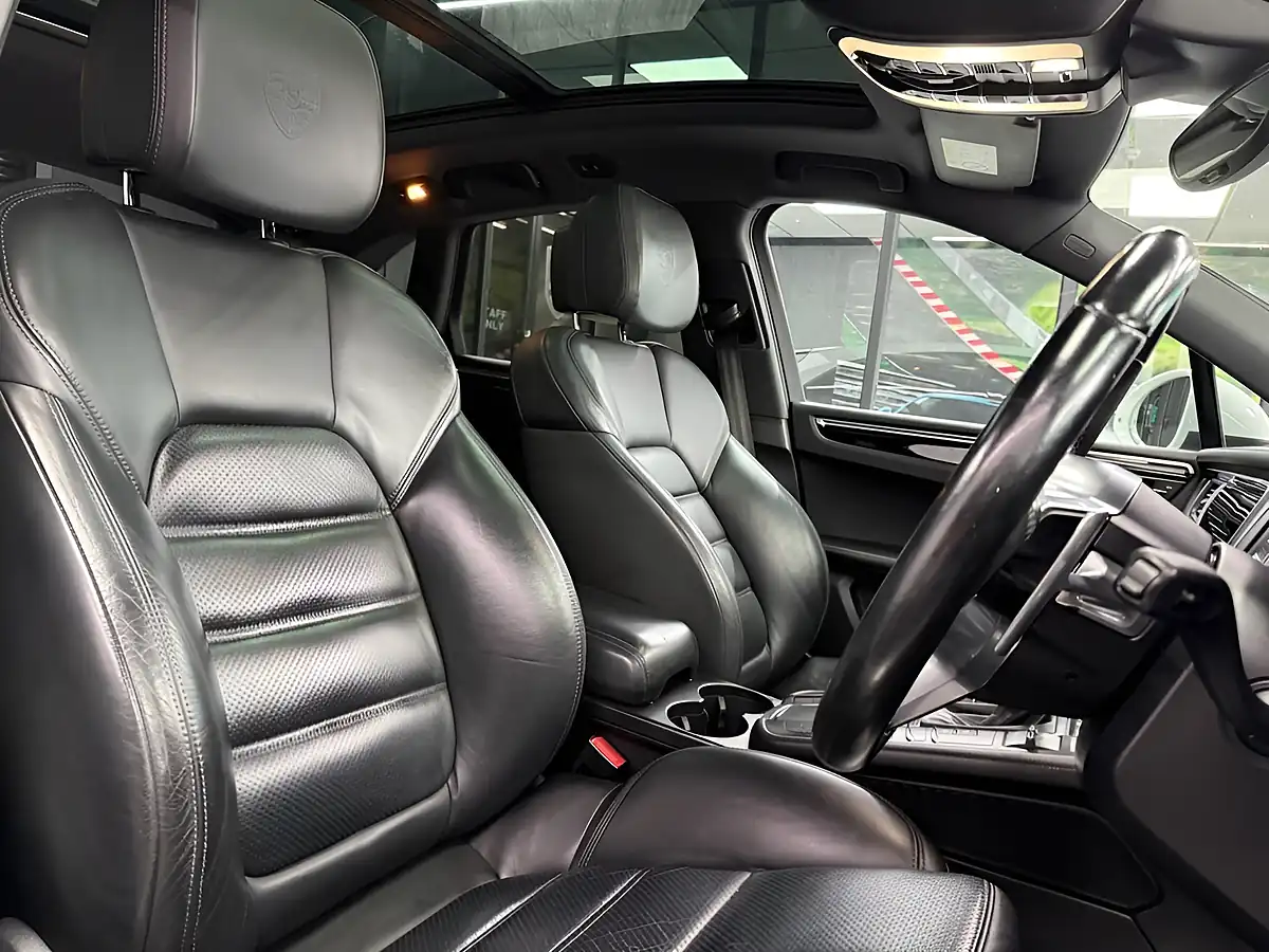 Used 2014 Porsche Macan S White - Interior and Exterior details 5