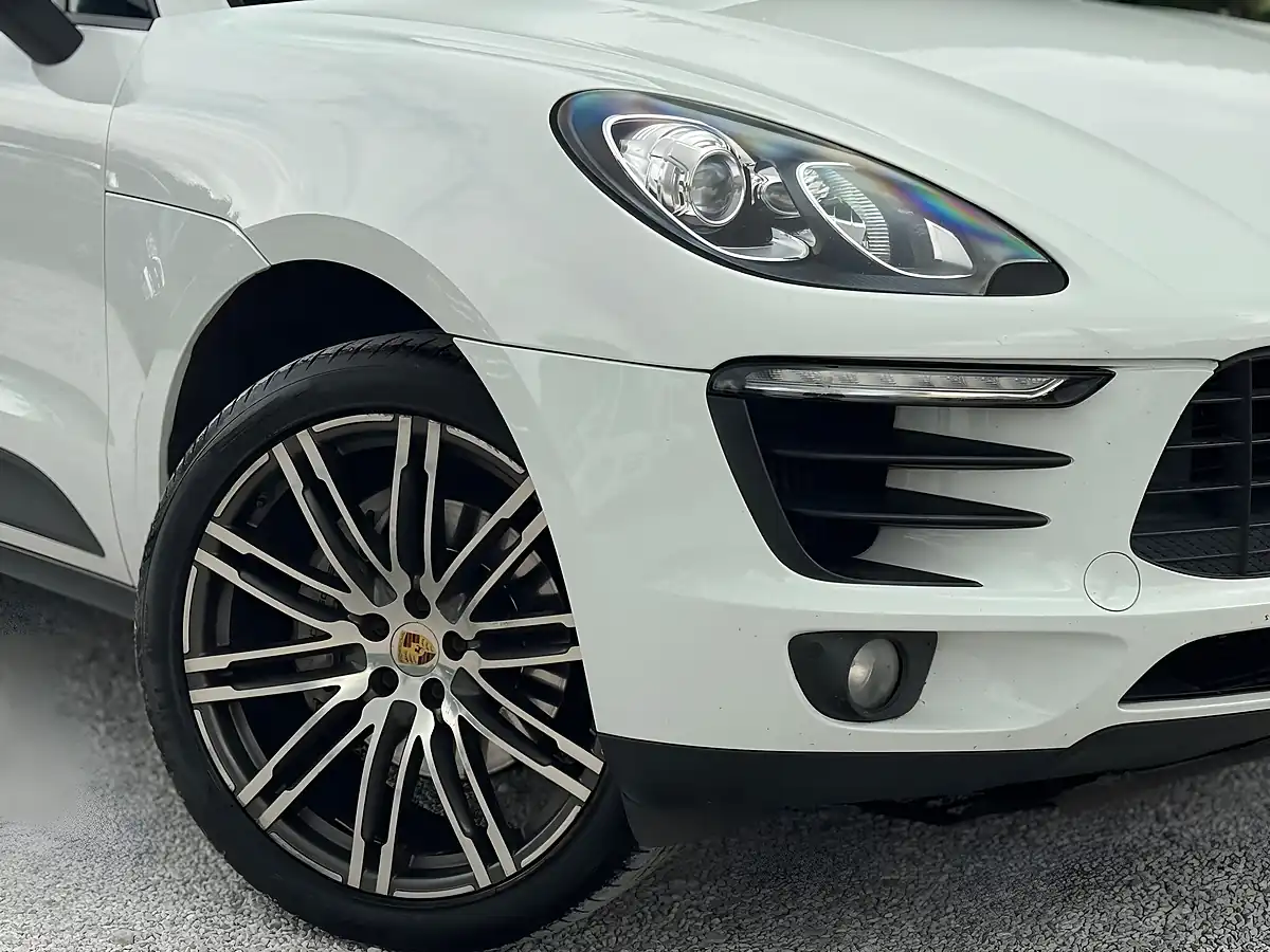 Used 2014 Porsche Macan S White - Interior and Exterior details 16