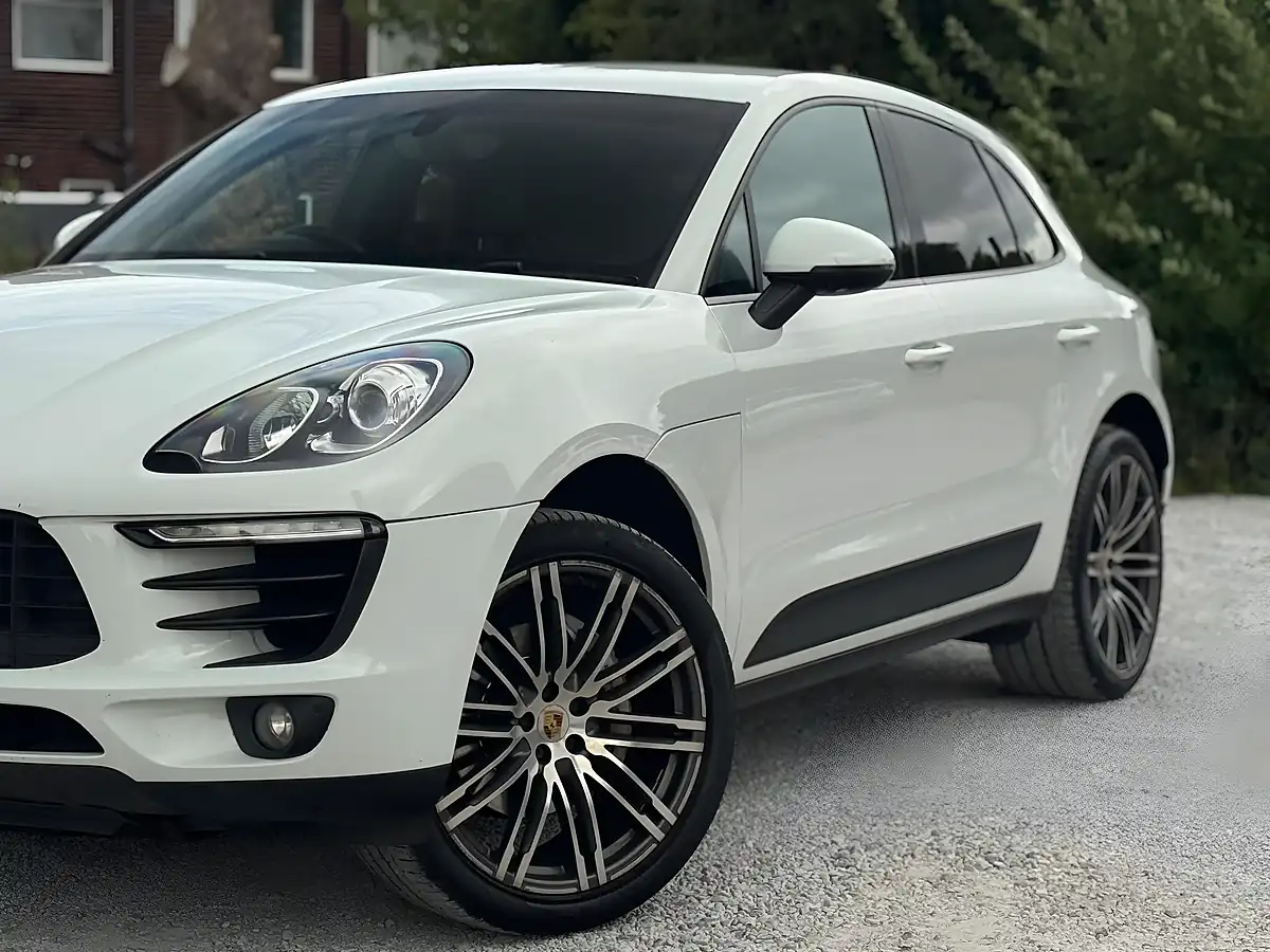 Used 2014 Porsche Macan S White - Interior and Exterior details 17
