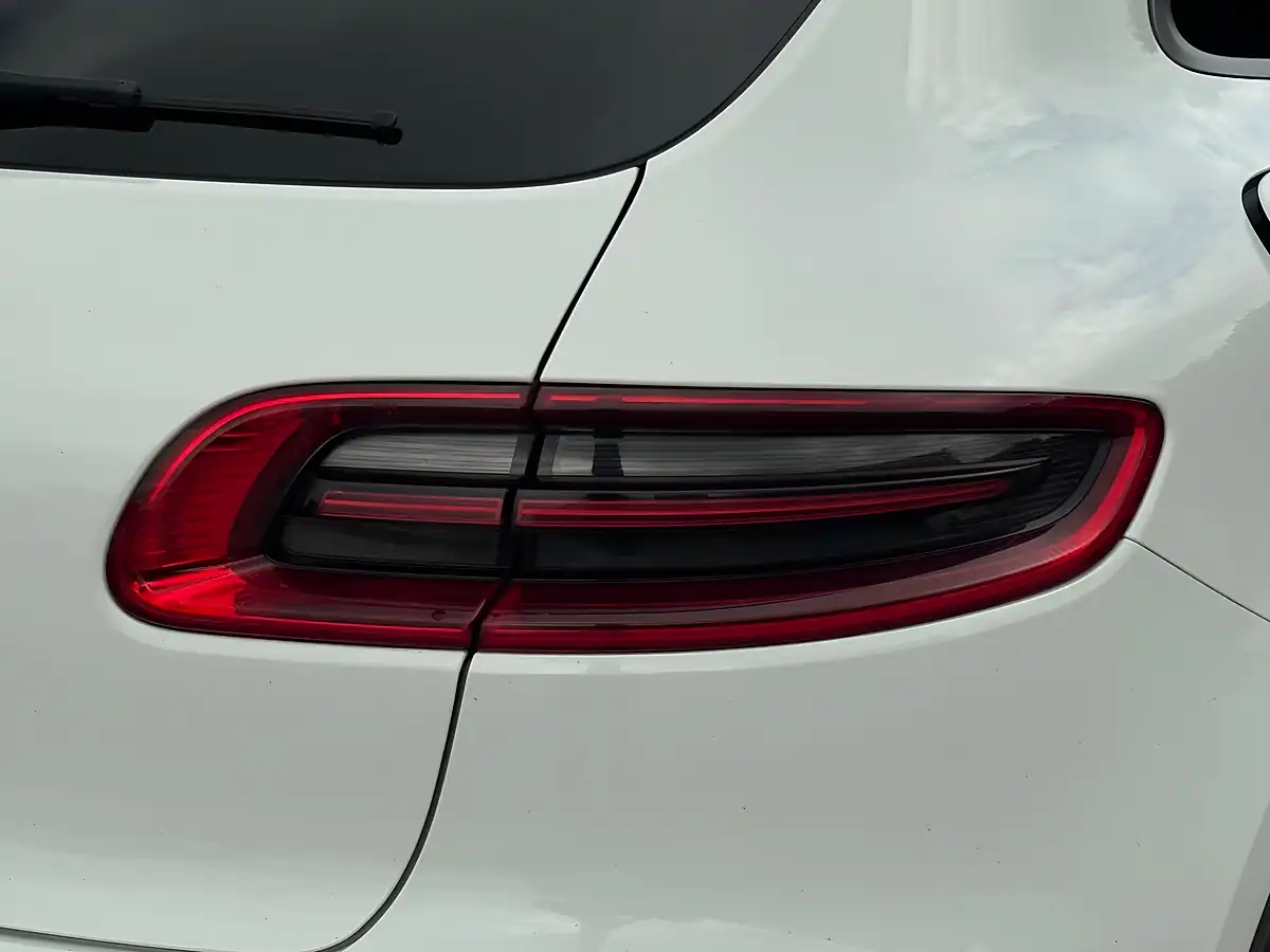 Used 2014 Porsche Macan S White - Interior and Exterior details 19
