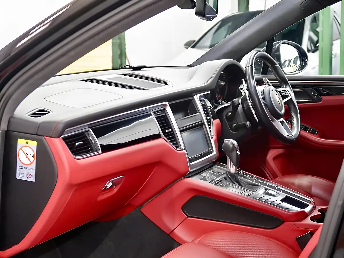 Used 2014 Porsche Macan Turbo Black - Interior and Exterior details 16