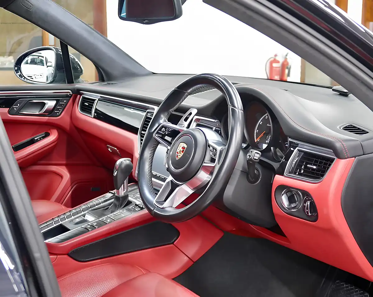 Used 2014 Porsche Macan Turbo Black - Interior and Exterior details 17