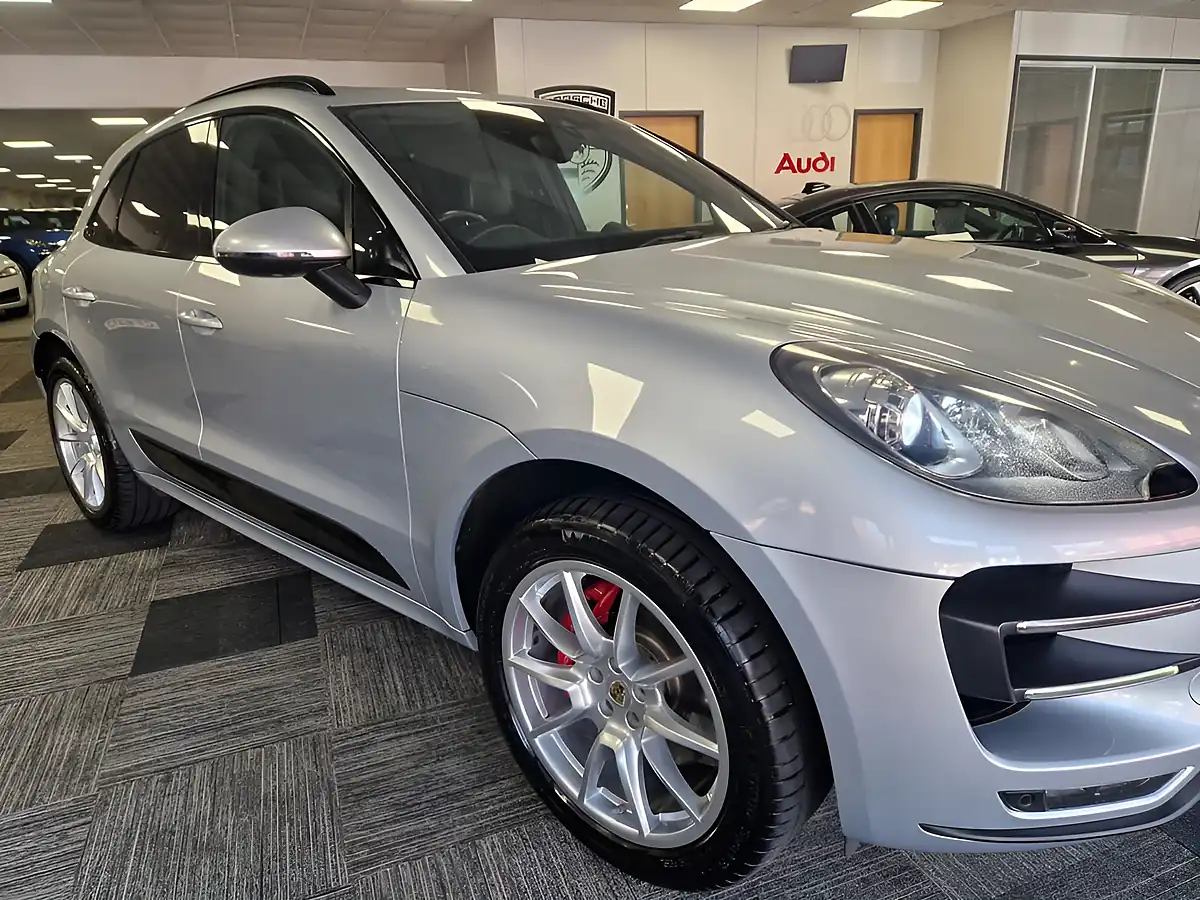 Used 2014 Porsche Macan Turbo Silver - Interior and Exterior details 10