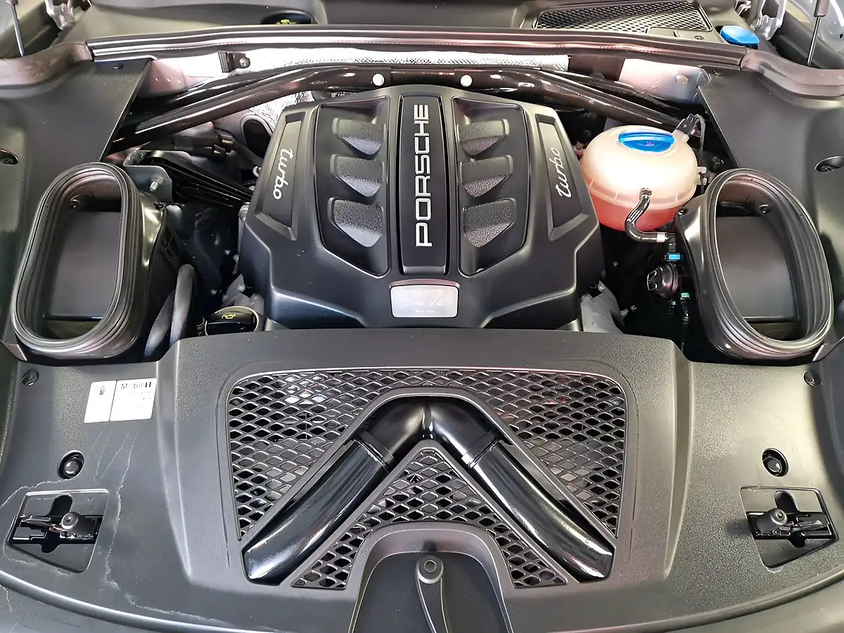 Used 2014 Porsche Macan Turbo Silver - Interior and Exterior details 11