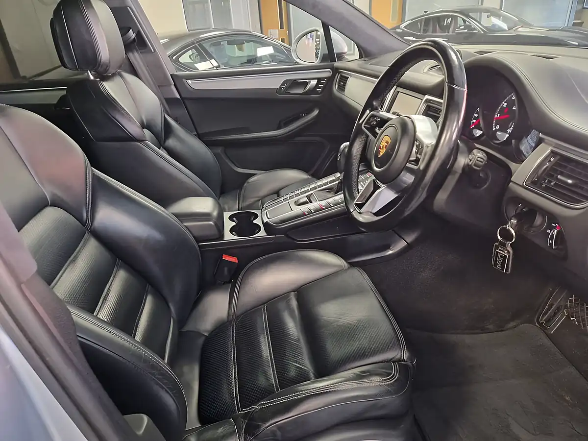 Used 2014 Porsche Macan Turbo Silver - Interior and Exterior details 12