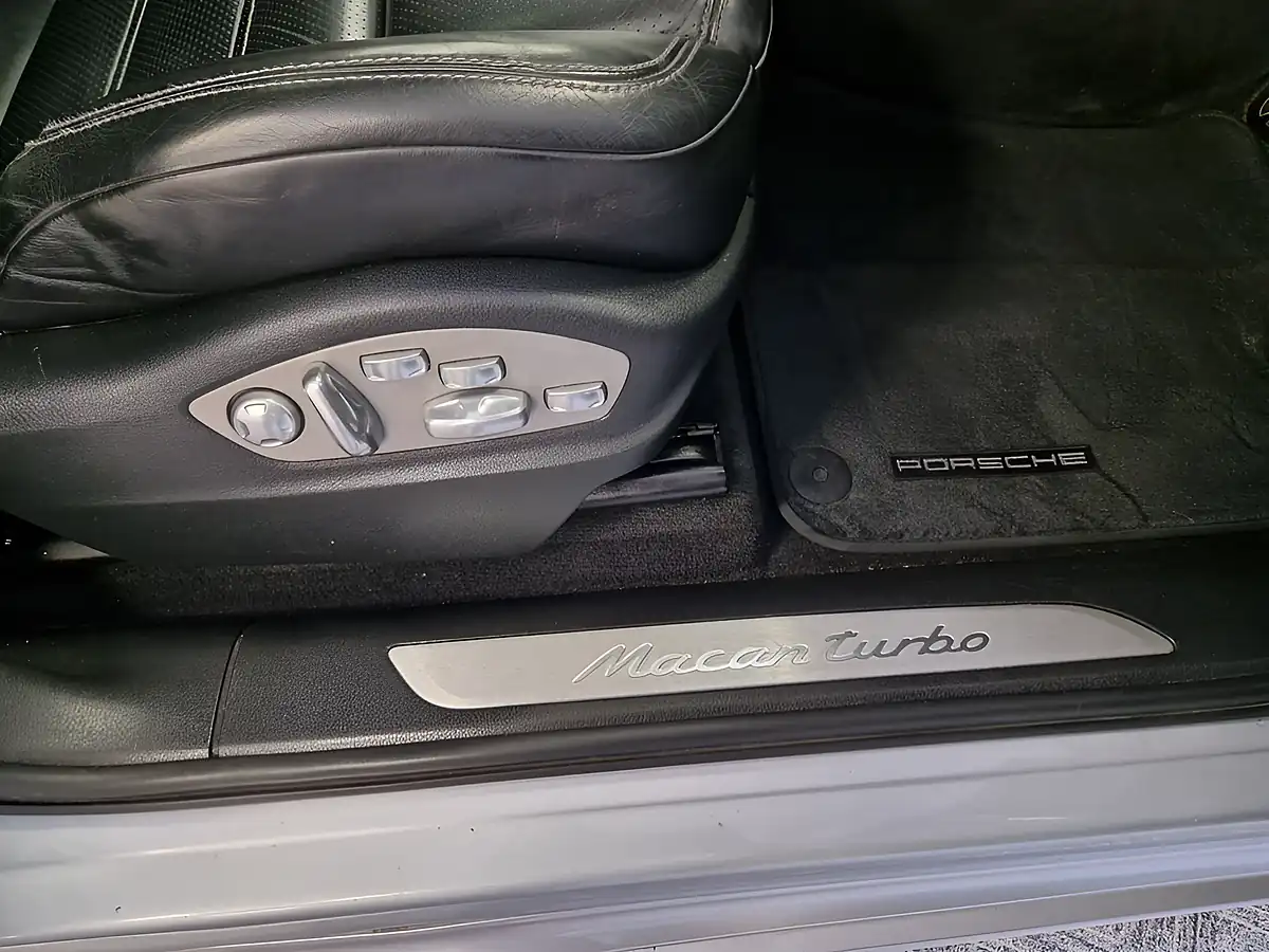 Used 2014 Porsche Macan Turbo Silver - Interior and Exterior details 13