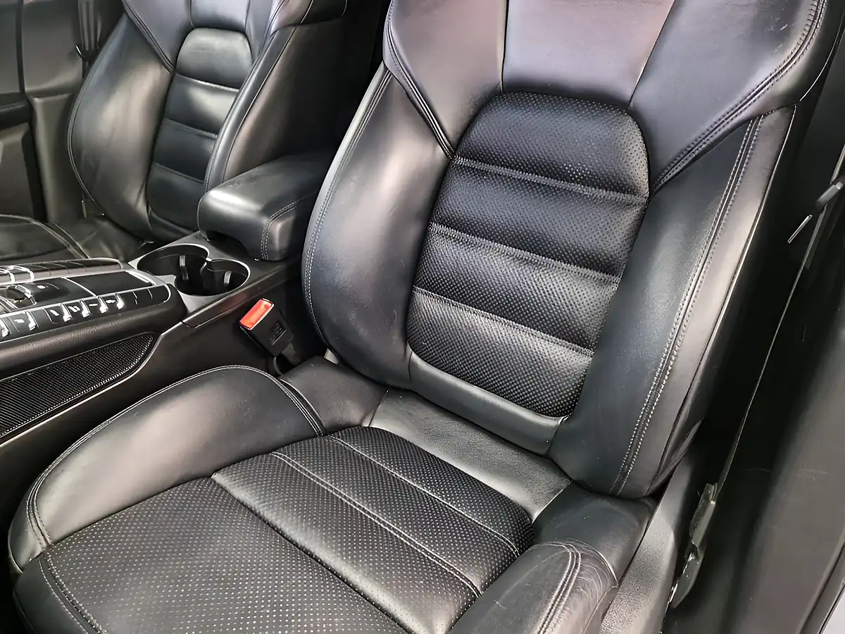 Used 2014 Porsche Macan Turbo Silver - Interior and Exterior details 14