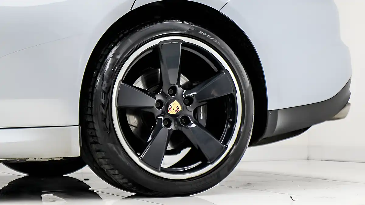 Used 2014 Porsche Panamera Silver - Interior and Exterior details 11