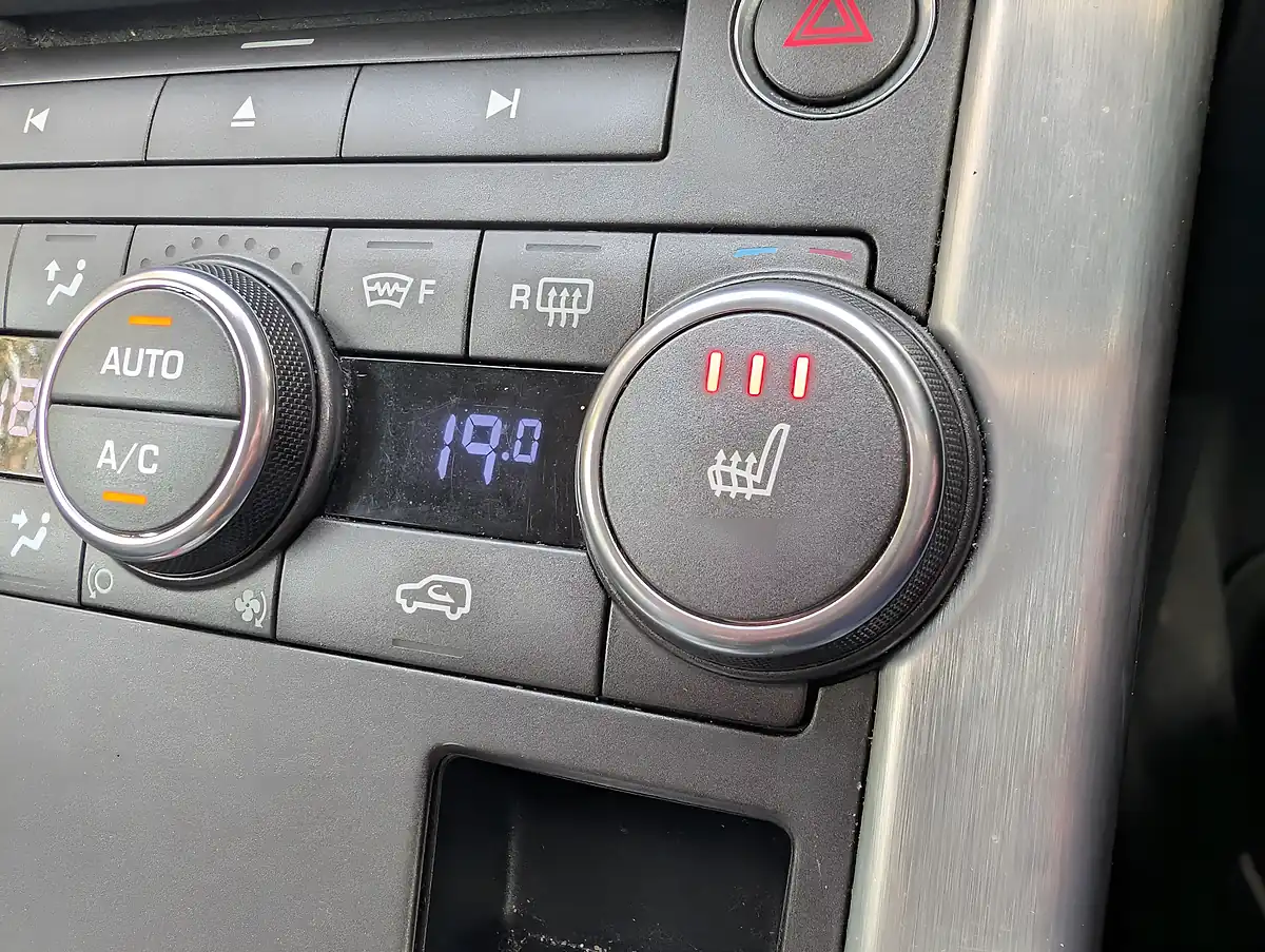 Used 2014 Range Rover Evoque Pure Pearl Black - Interior and Exterior details 19