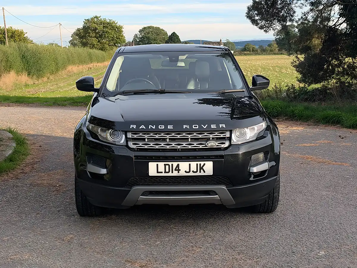 Used 2014 Range Rover Evoque Pure Pearl Black - Interior and Exterior details 3