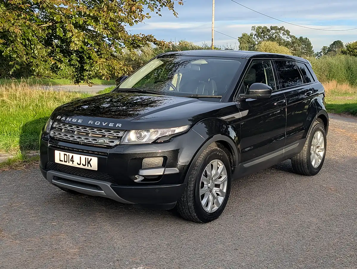 Used 2014 Range Rover Evoque Pure Pearl Black - Interior and Exterior details 4