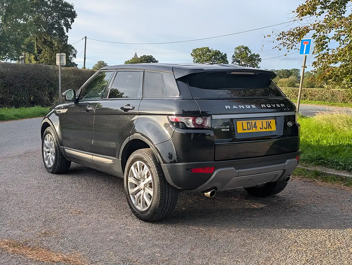 Used 2014 Range Rover Evoque Pure Pearl Black - Interior and Exterior details 6