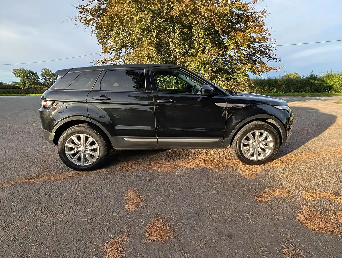 Used 2014 Range Rover Evoque Pure Pearl Black - Interior and Exterior details 8