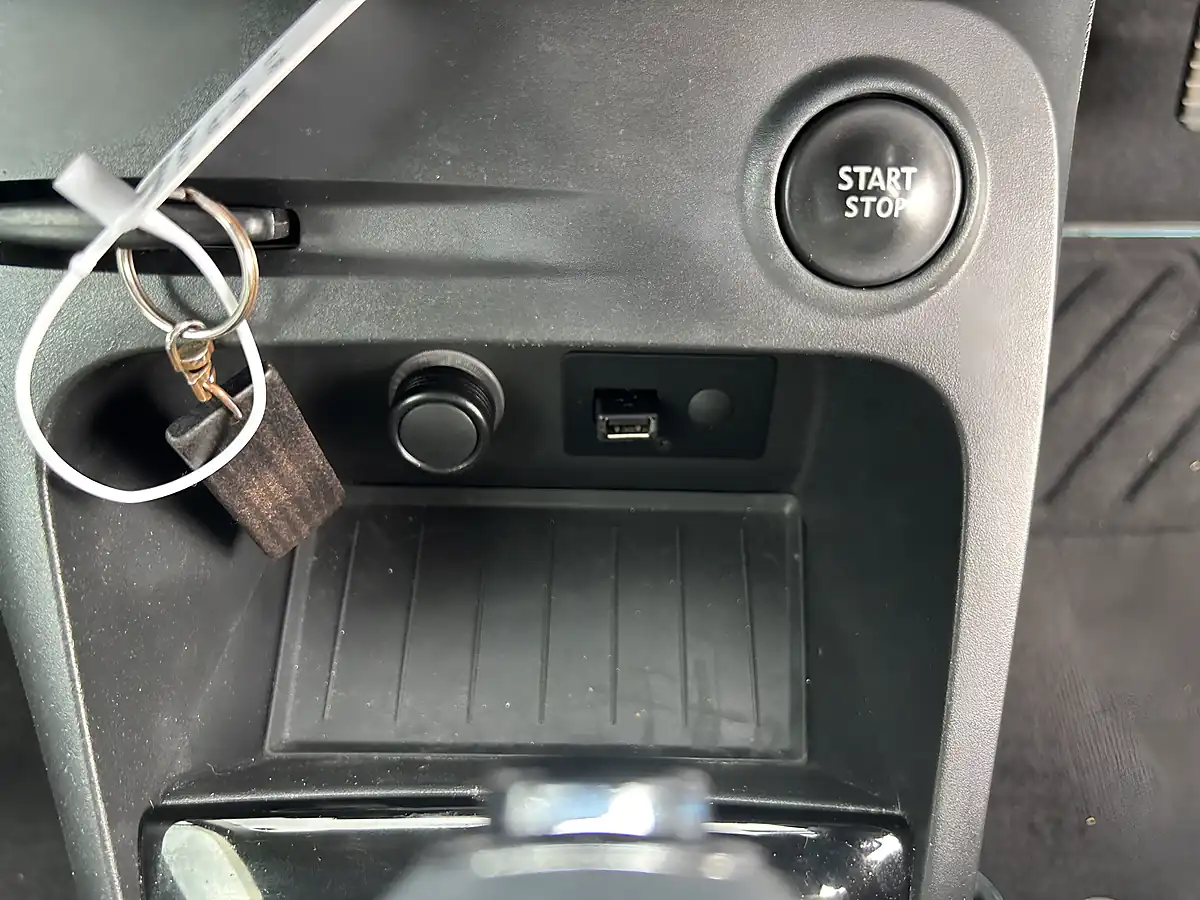Used 2014 Renault Captur Blue - Interior and Exterior details 10