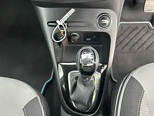 Used 2014 Renault Captur Blue - Interior and Exterior details 15