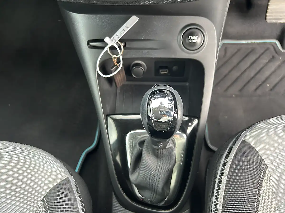 Used 2014 Renault Captur Blue - Interior and Exterior details 15