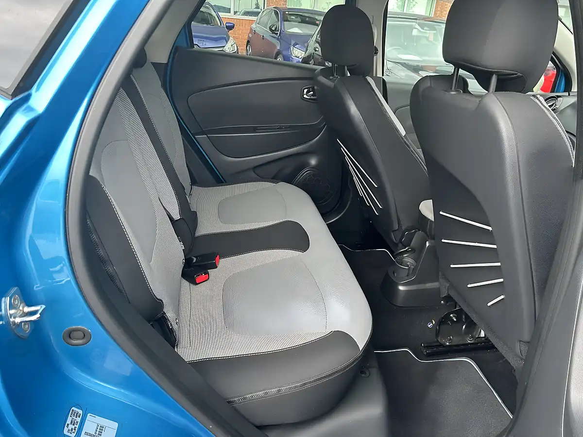 Used 2014 Renault Captur Blue - Interior and Exterior details 16