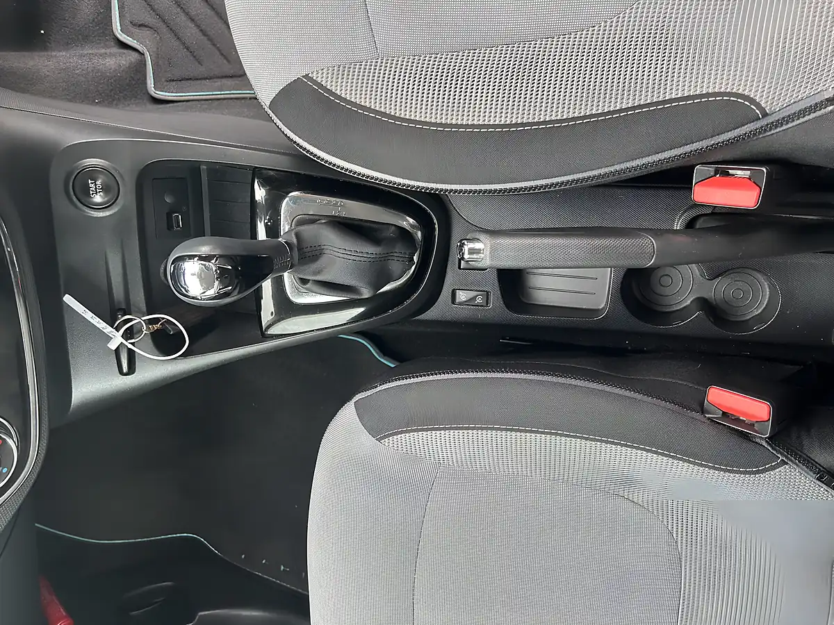 Used 2014 Renault Captur Blue - Interior and Exterior details 17