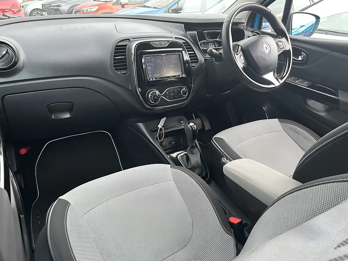 Used 2014 Renault Captur Blue - Interior and Exterior details 19