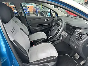 Used 2014 Renault Captur Blue - Interior and Exterior details 3
