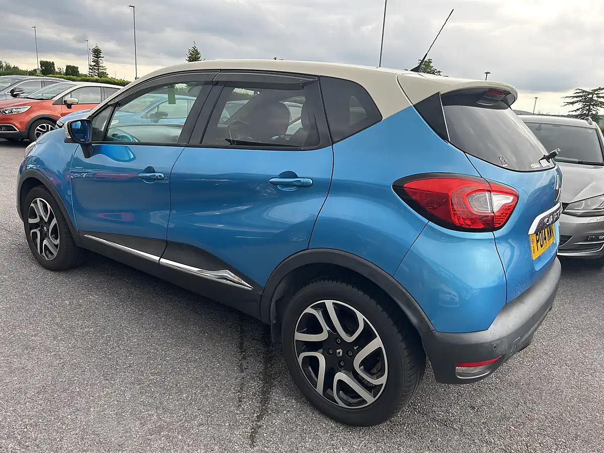 Used 2014 Renault Captur Blue - Interior and Exterior details 6