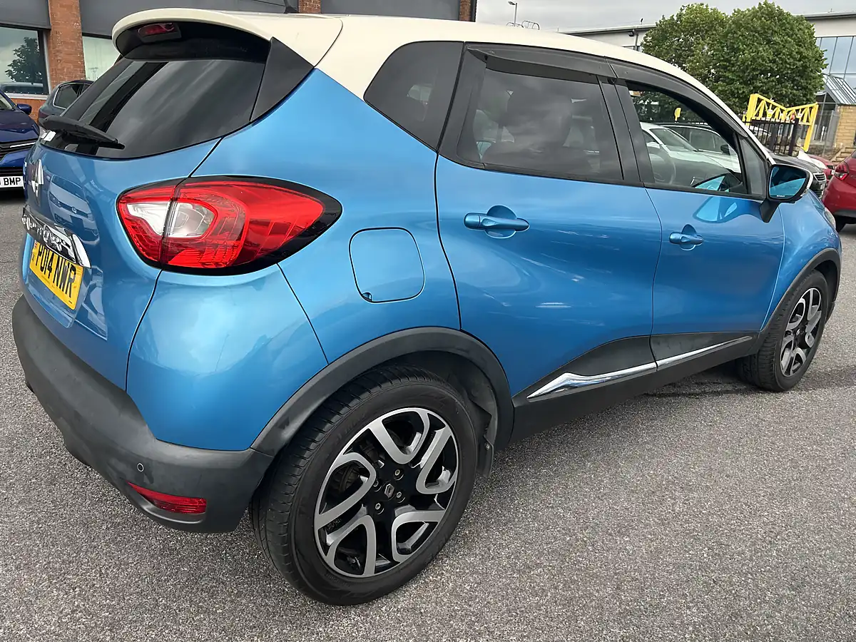 Used 2014 Renault Captur Blue - Interior and Exterior details 8