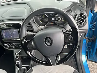 Used 2014 Renault Captur Blue - Interior and Exterior details 9