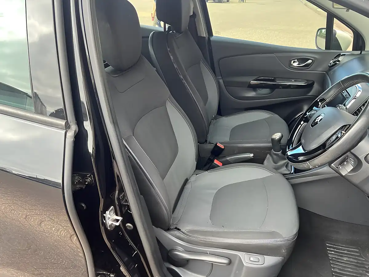 Used 2014 Renault Captur Dynamique Medianav Black - Interior and Exterior details 10