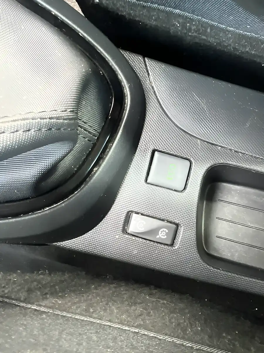 Used 2014 Renault Captur Dynamique Medianav Black - Interior and Exterior details 13