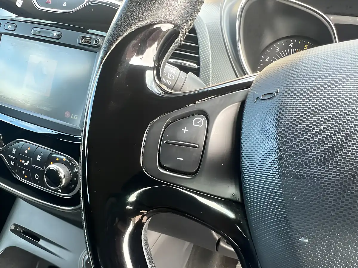 Used 2014 Renault Captur Dynamique Medianav Black - Interior and Exterior details 14