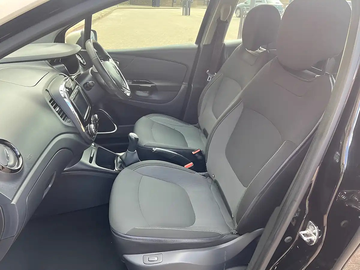 Used 2014 Renault Captur Dynamique Medianav Black - Interior and Exterior details 6