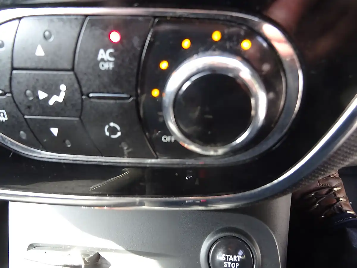 Used 2014 Renault Captur Dynamique Medianav Black - Interior and Exterior details 13