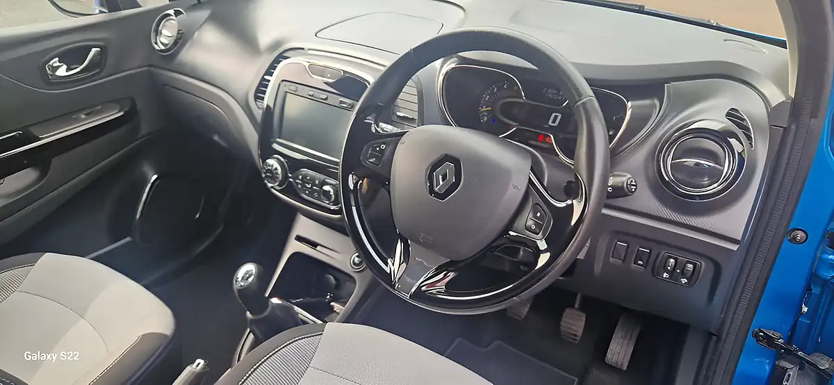Used 2014 Renault Captur Dynamique Medianav Blue - Interior and Exterior details 13